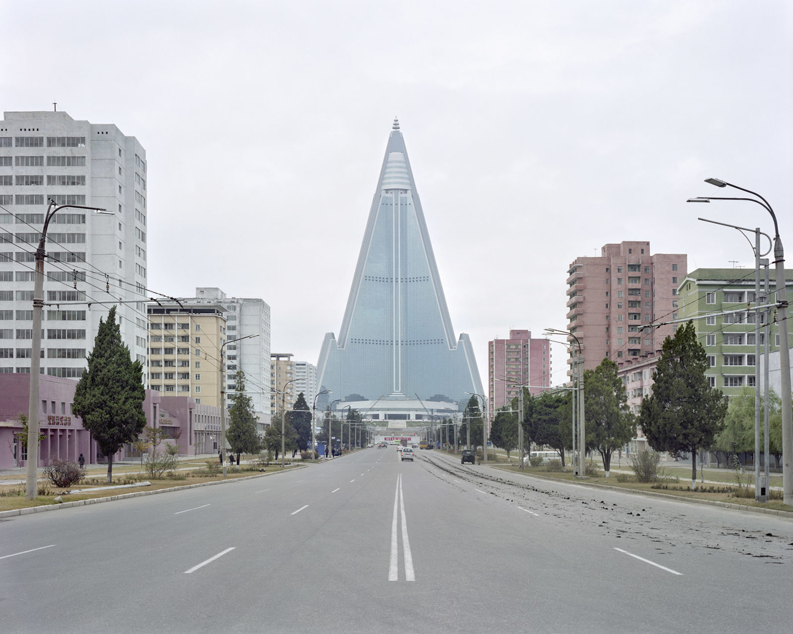 Maxime Delvaux DPRK/Monuments